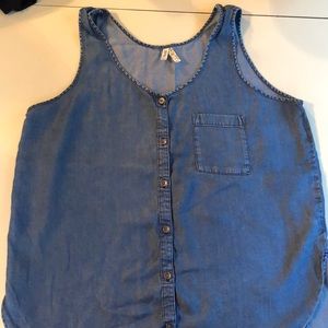 LIKE NEW DENIM BUTTON DOWN SHIRT